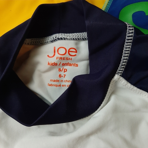 Boys rashguard swim shirt, size s 6-7 - Picture 3 of 4